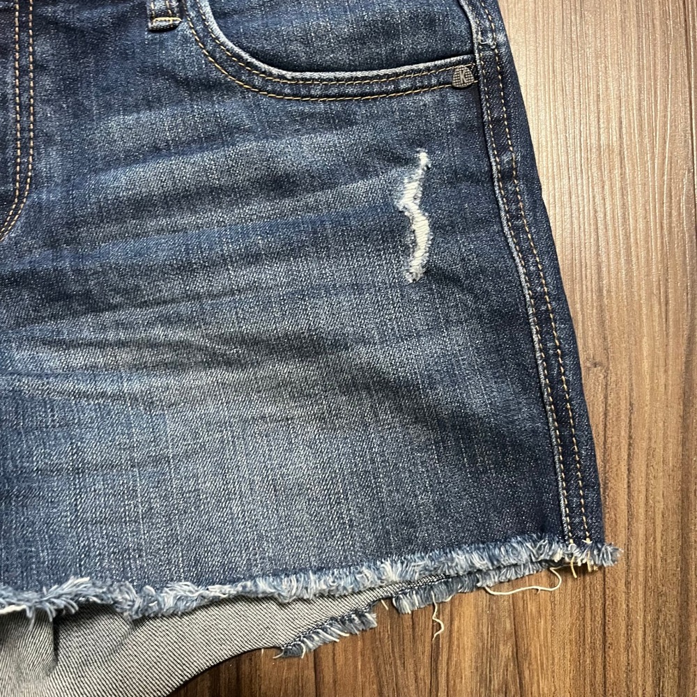 KUT From The Kloth Gidget Fray Short Mid Rise Medium Wash Distressed size 4 - Picture 3 of 10